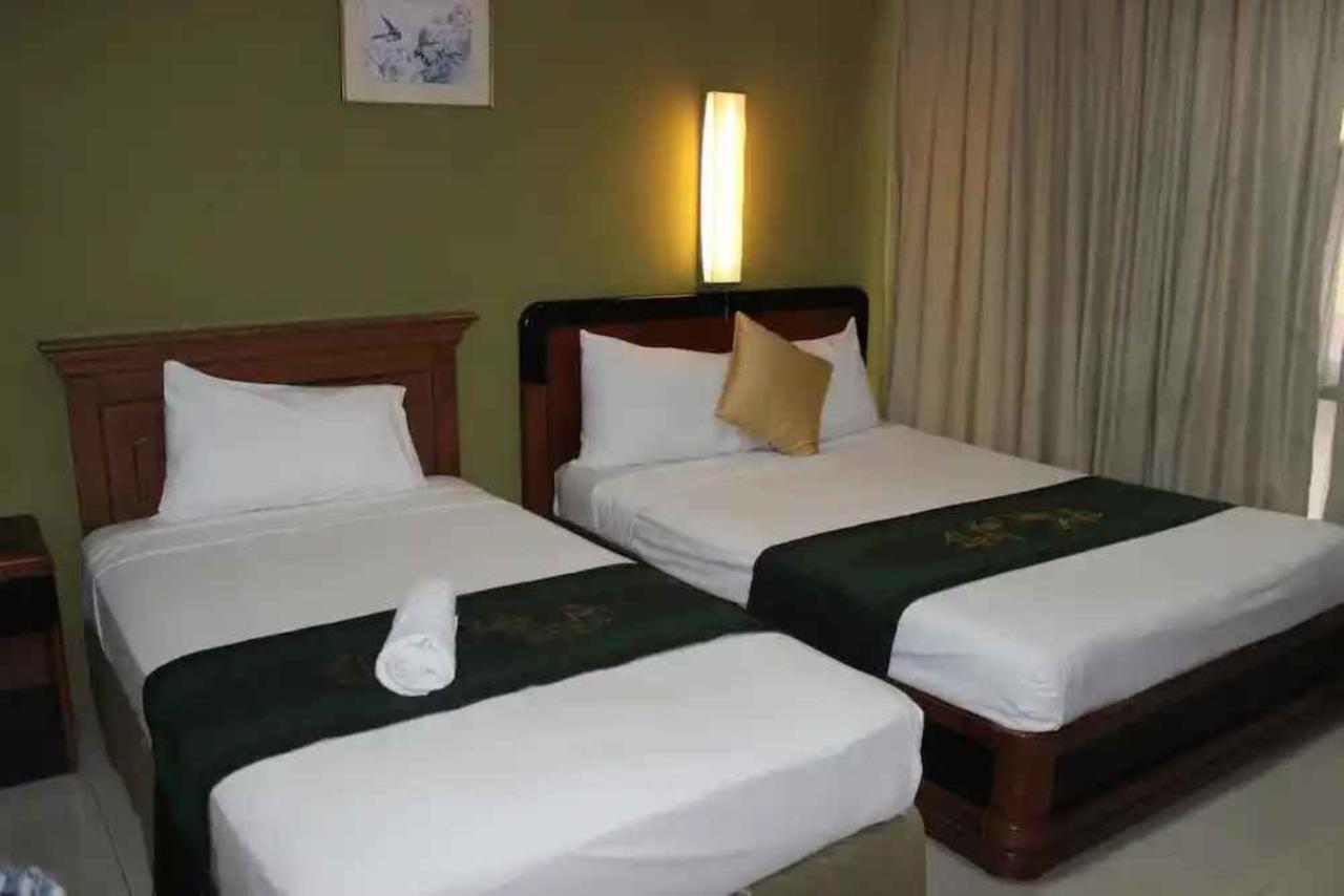 Nana's Hotel 2*